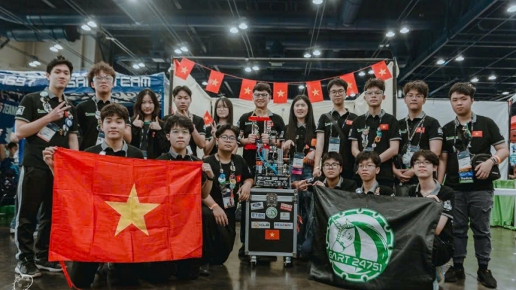 Học sinh THPT chuyên Hà Nội Amsterdam là Á quân FIRST Tech Challenge 2025