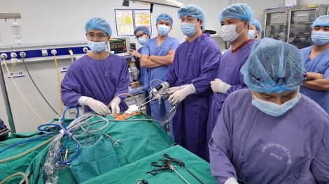 Mổ nội soi tuyến giáp qua đường miệng - kỹ thuật hiện đại, an toàn 