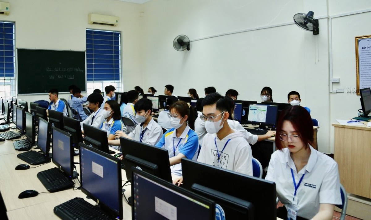 Thí sinh dự thi môn Tin học tại vòng loại