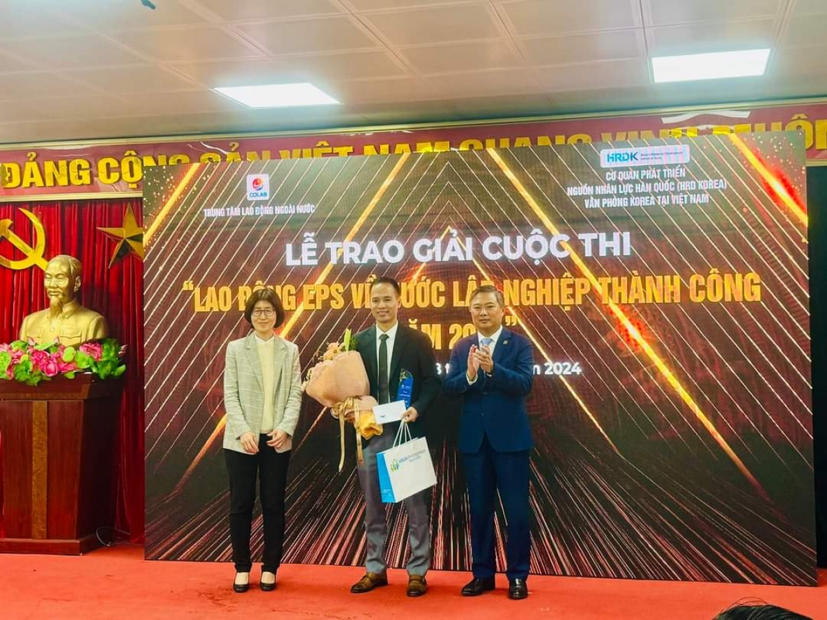 Anh Đào Ngọc Hùng tại lễ trao giải Cuộc thi “Lao động EPS lập nghiệp thành công năm 2024”