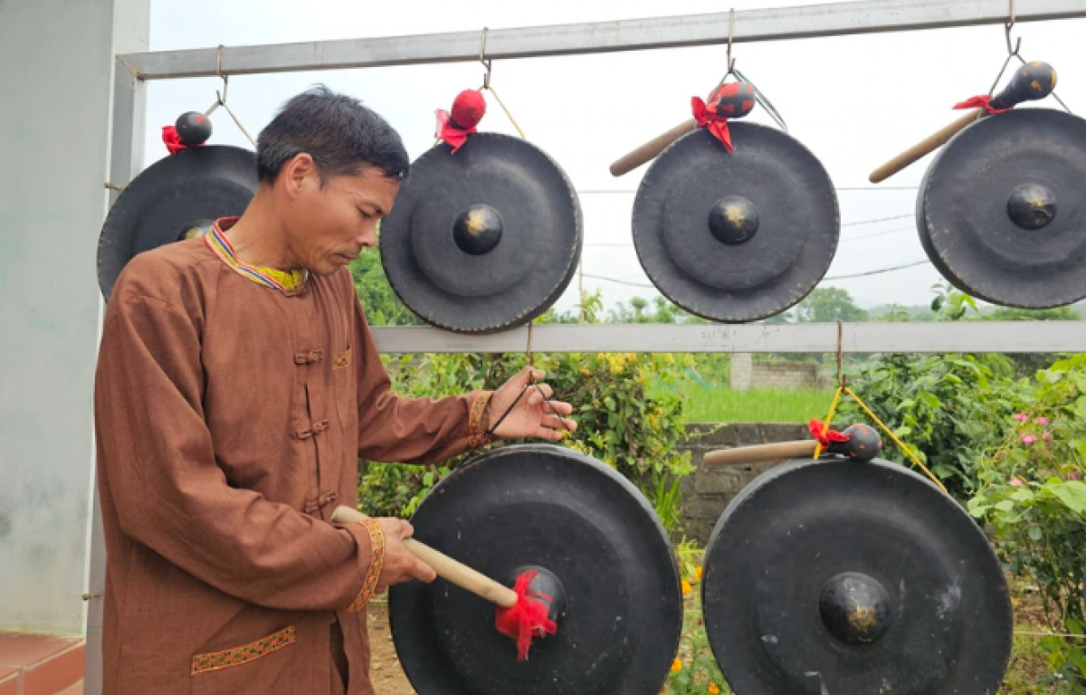 Với người Mường, cồng chiêng là báu vật được giữ gìn, lưu truyền qua các thế hệ