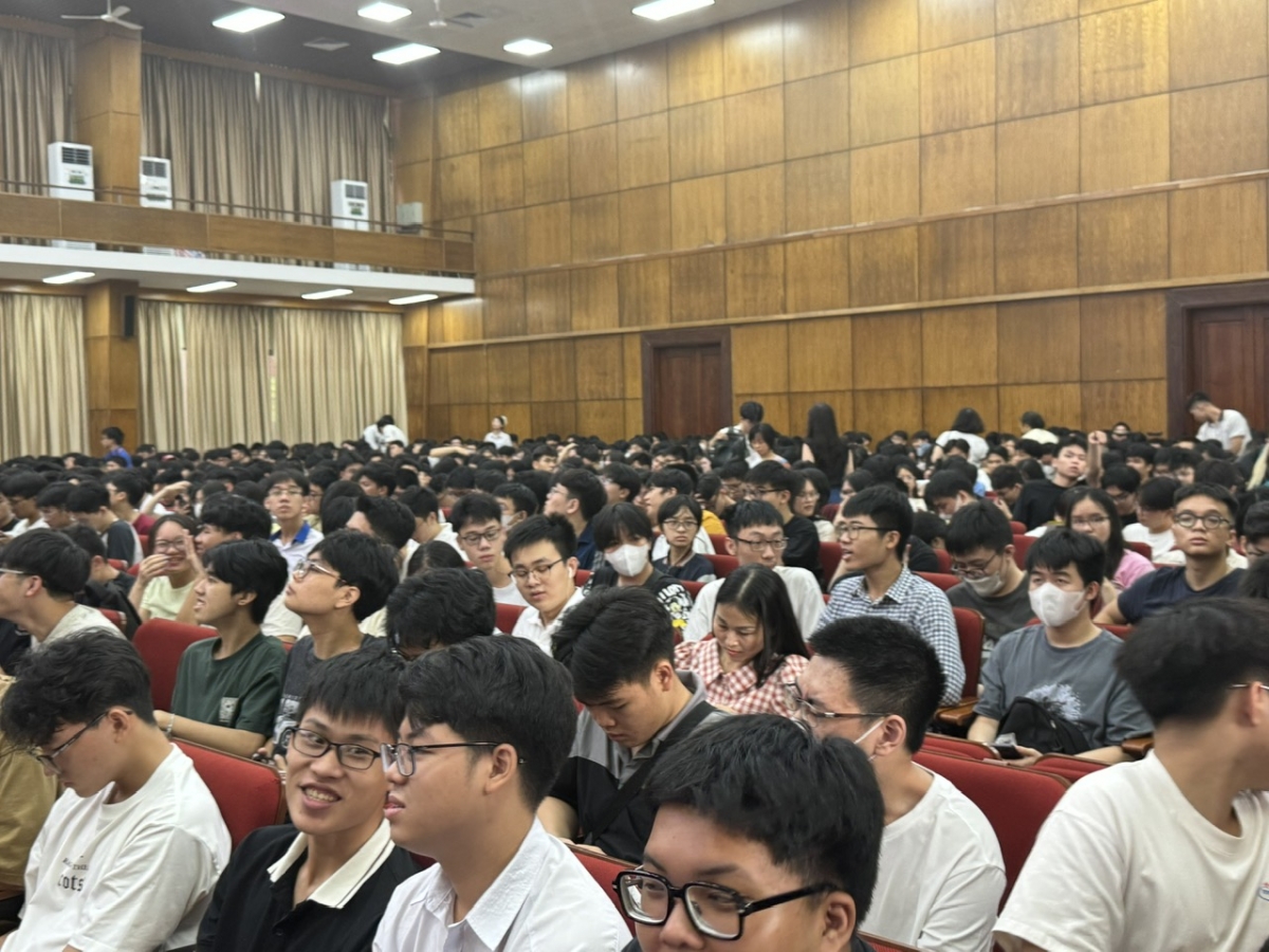 Thí sinh tham gia xét tuyển tài năng vào ĐHBKHN
(Ảnh: Thu Lương) 