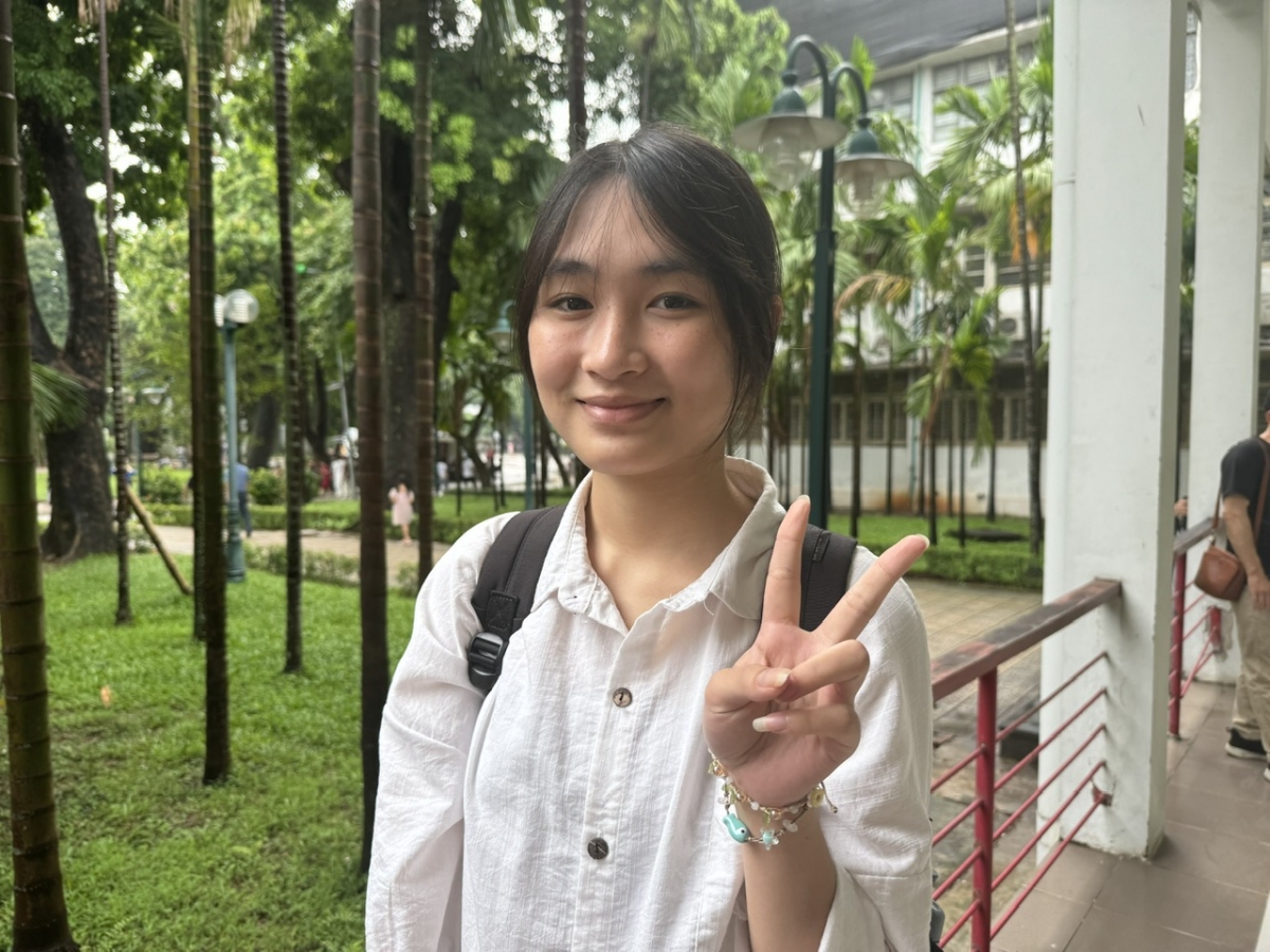 Nguyễn Cẩm Tú học sinh lớp 12 chuyên Anh trường  THPT chuyên Sơn Tây, Hà Nội
( Ảnh:  Thu Lương )