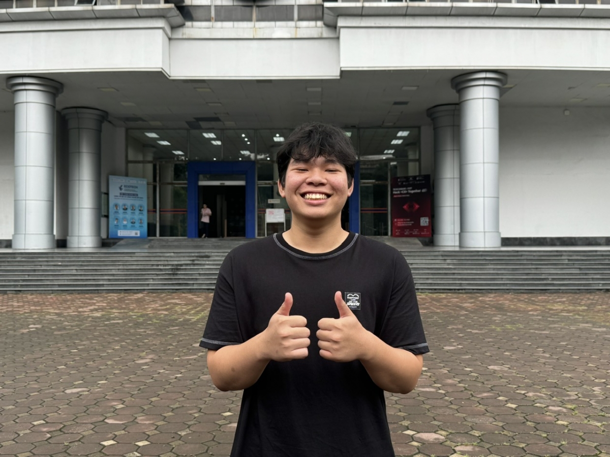 Đinh Nguyễn Hưng học sinh lớp 12 chuyên tin trường THPT chuyên Hoàng Văn Thụ  (Hòa Bình) 
Ảnh: Thu Lương