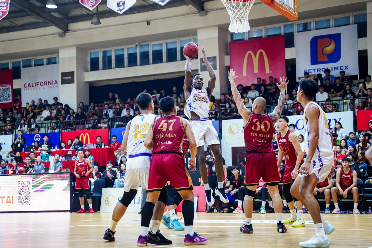 Nha Trang Dolphins để Saigon Heat dẫn tới 22-0 trong hiệp thi đấu đầu tiên (ảnh: VBA)