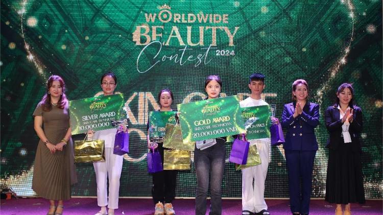 Sinh viên đọ sức giành giải thưởng hàng trăm triệu tại cuộc thi làm đẹp