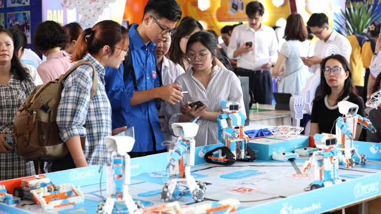 Hàng trăm sản phẩm công nghệ trưng bày tại ngày hội STEM ngành giáo dục Thủ đô