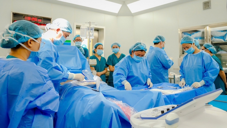 Sản phụ được thông tim can thiệp bào thai đã về đến Singapore an toàn