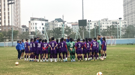 Đội tuyển U20 nữ Việt Nam hứng khởi tập luyện