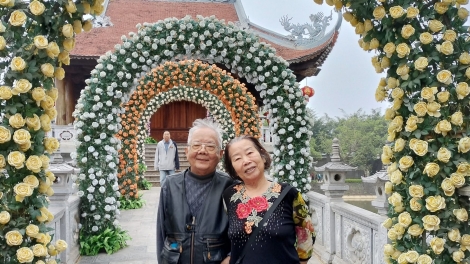 Chuyện tình qua mạng xã hội của cụ ông 85 tuổi và cụ bà 80 tuổi ở Hà Nội 