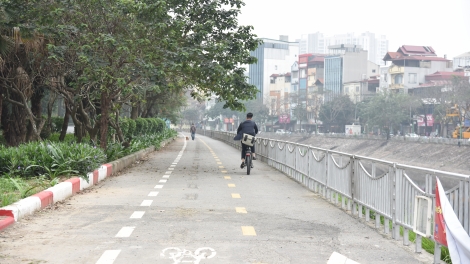 Bất cập đường dành riêng cho xe đạp và người đi bộ