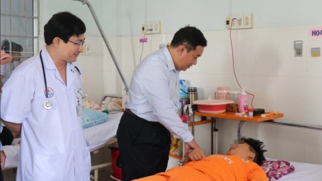 Tạm đình chỉ quán cơm gà liên quan vụ hơn 220 người vào viện ở Nha Trang