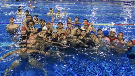 Ánh Viên truyền cảm hứng bơi lội cho các em nhỏ ở Hà Nội