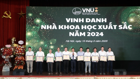 Đại học Quốc gia Hà Nội tôn vinh 150 nhà khoa học 