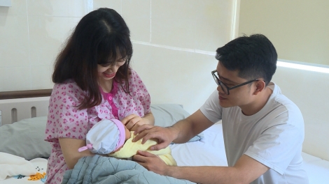 Vì sao nên sinh đủ hai con trước tuổi 35? 