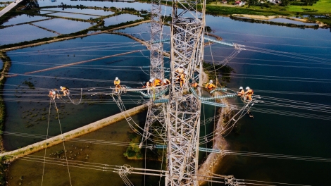 Sửa chữa đường dây 500kV Hà Tĩnh - Quảng Trị cấp điện mùa khô