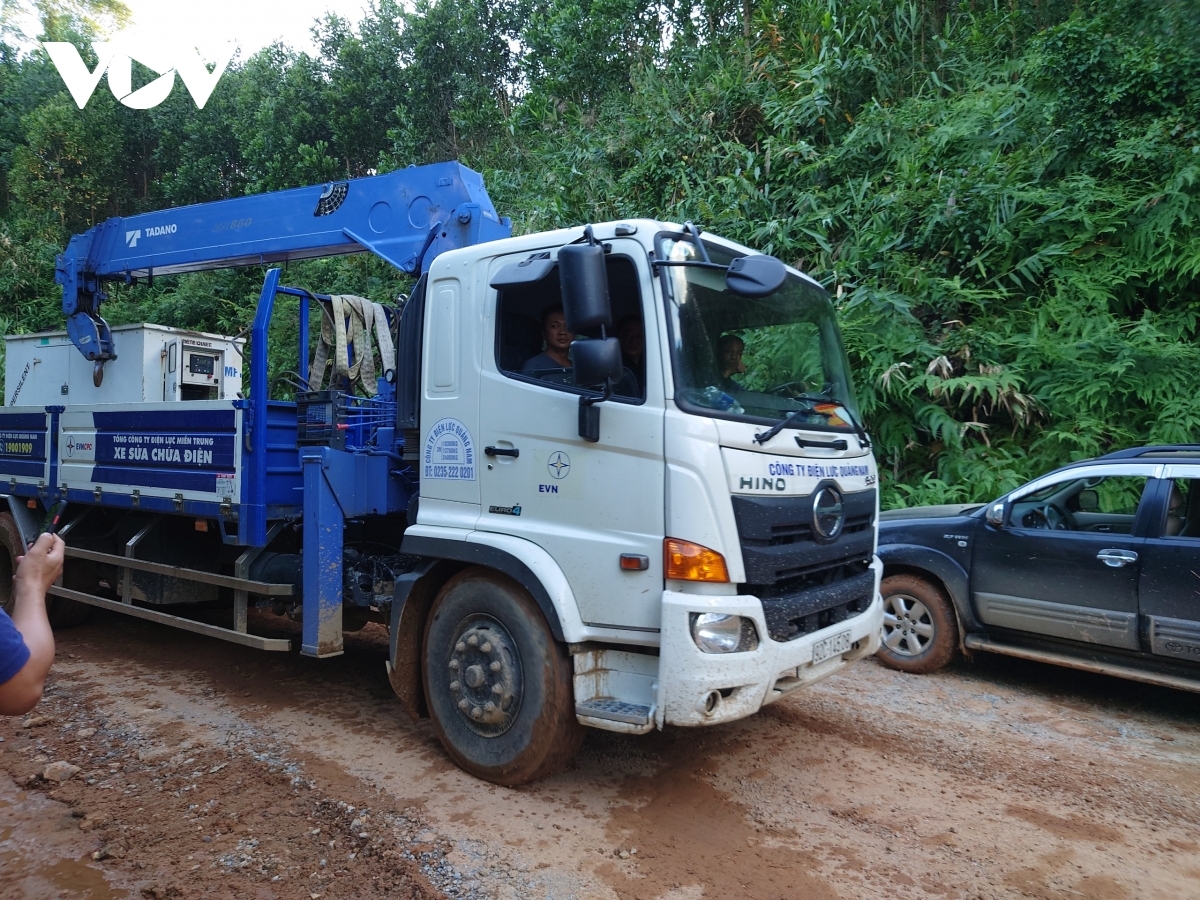 Điện lực tăng cường để công tác tìm kiếm diễn ra xuyên đêm