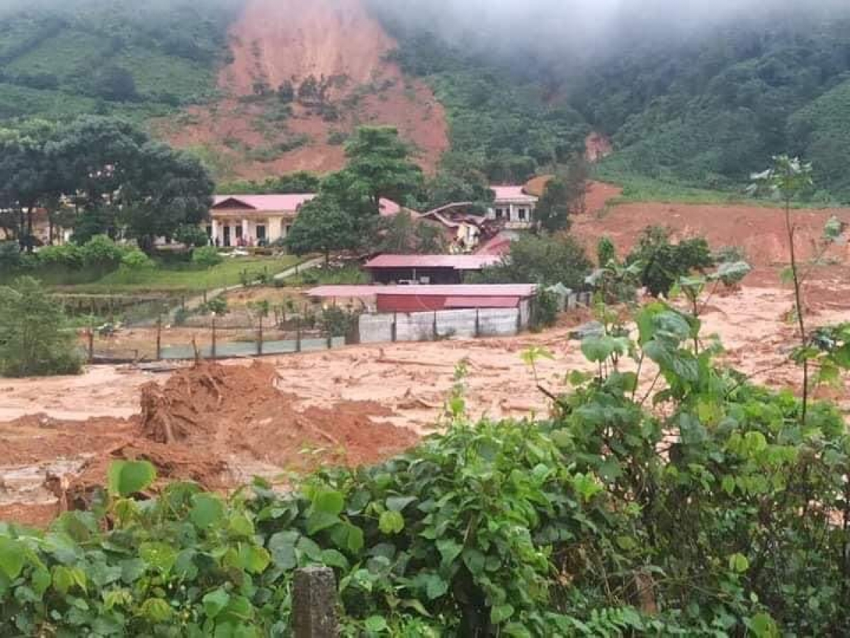 Hiện trường vụ lở núi