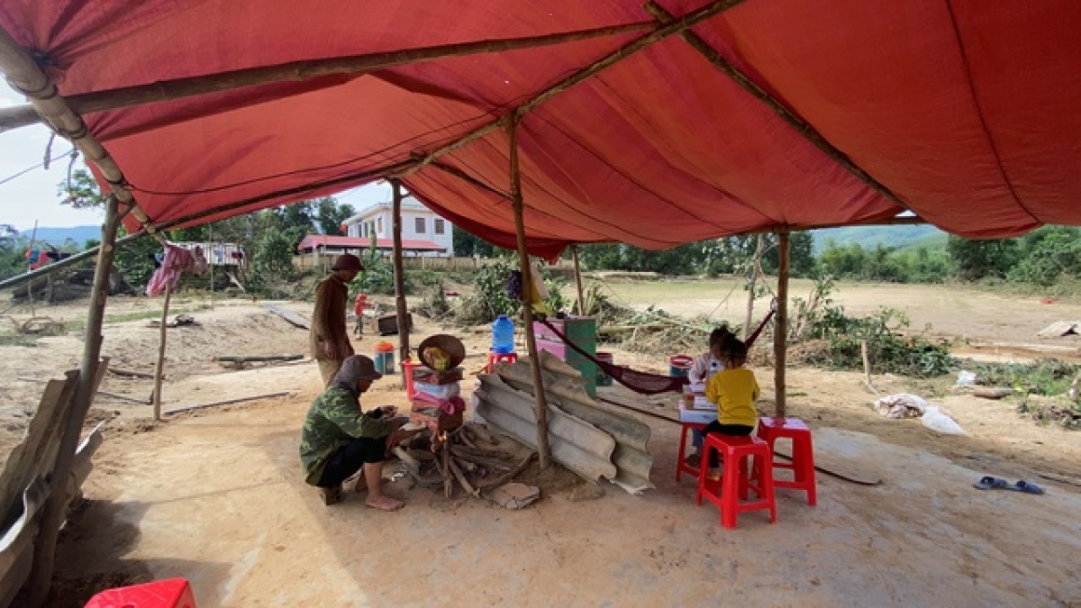 Những người dân trở thành vô gia cư sau lũ lụt lịch sử tháng 10/2020