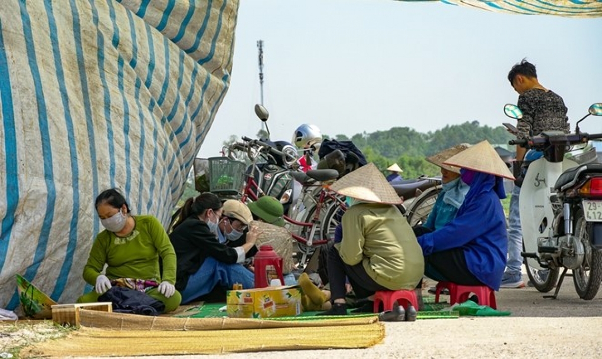 Người dân Nam Sơn chặn xe rác