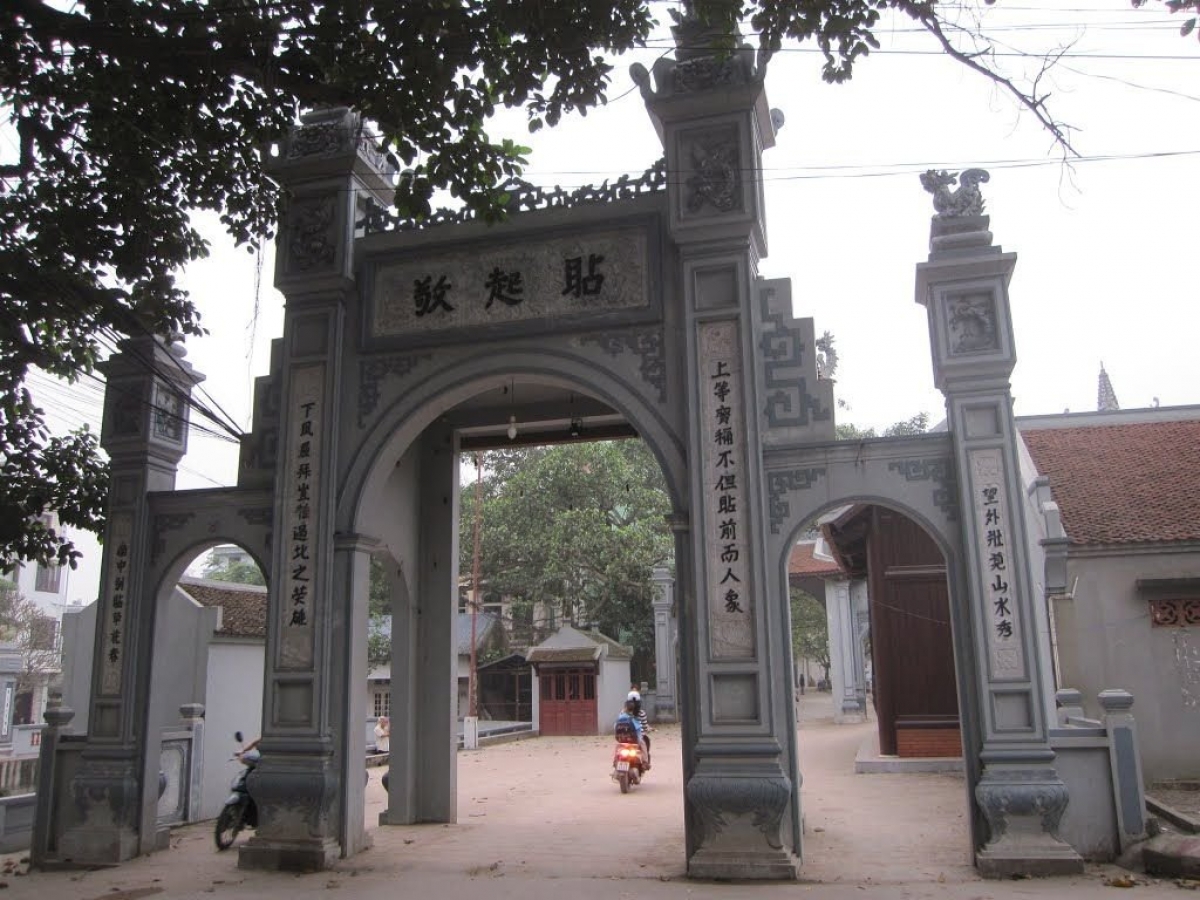 Cổng đình Phú Gia