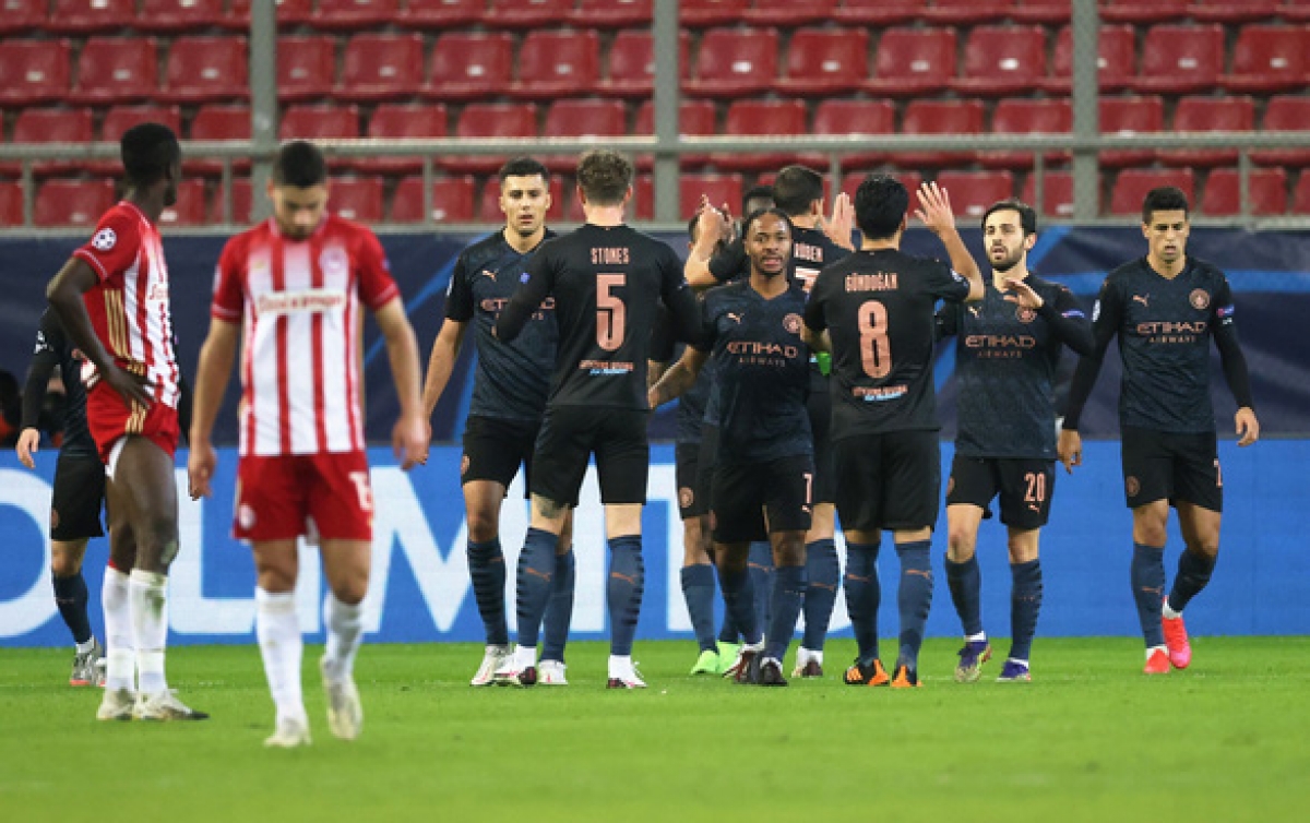 Các cầu thủ Man City chọc thủng lưới Olympiacos