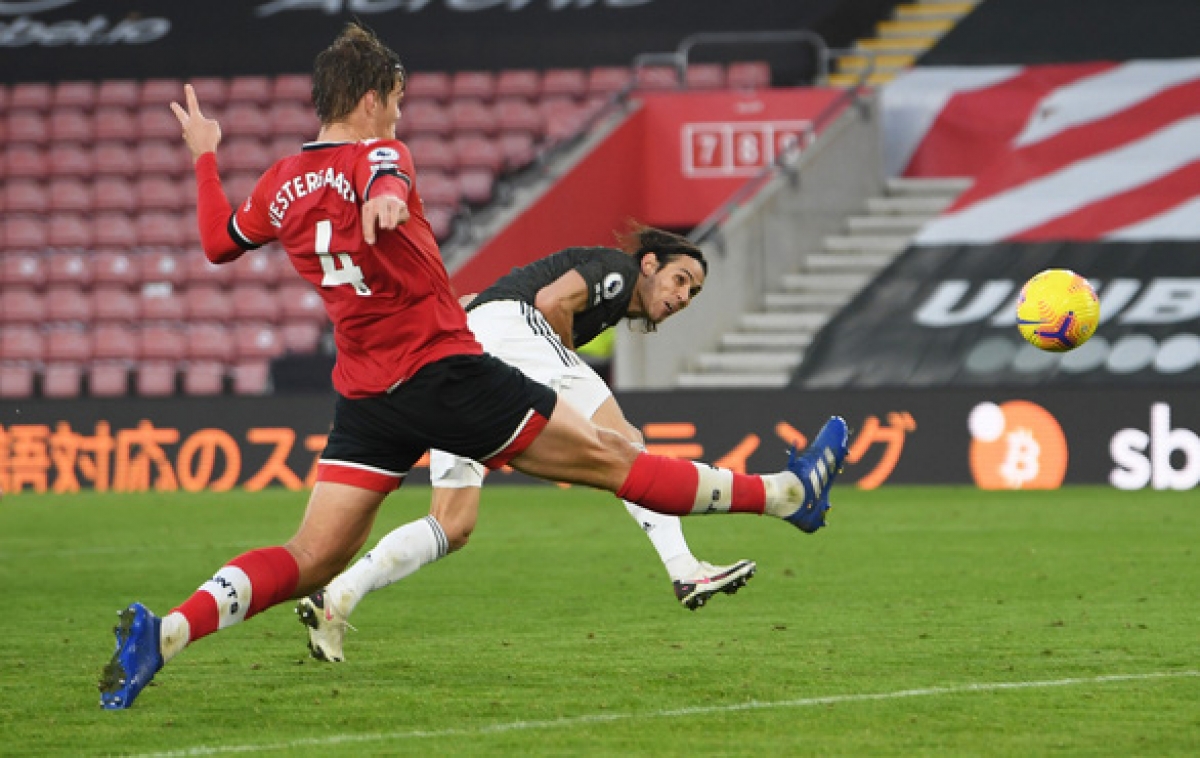 Cavani đánh đầu ấn định chiến thắng 3-2 cho Manchester United