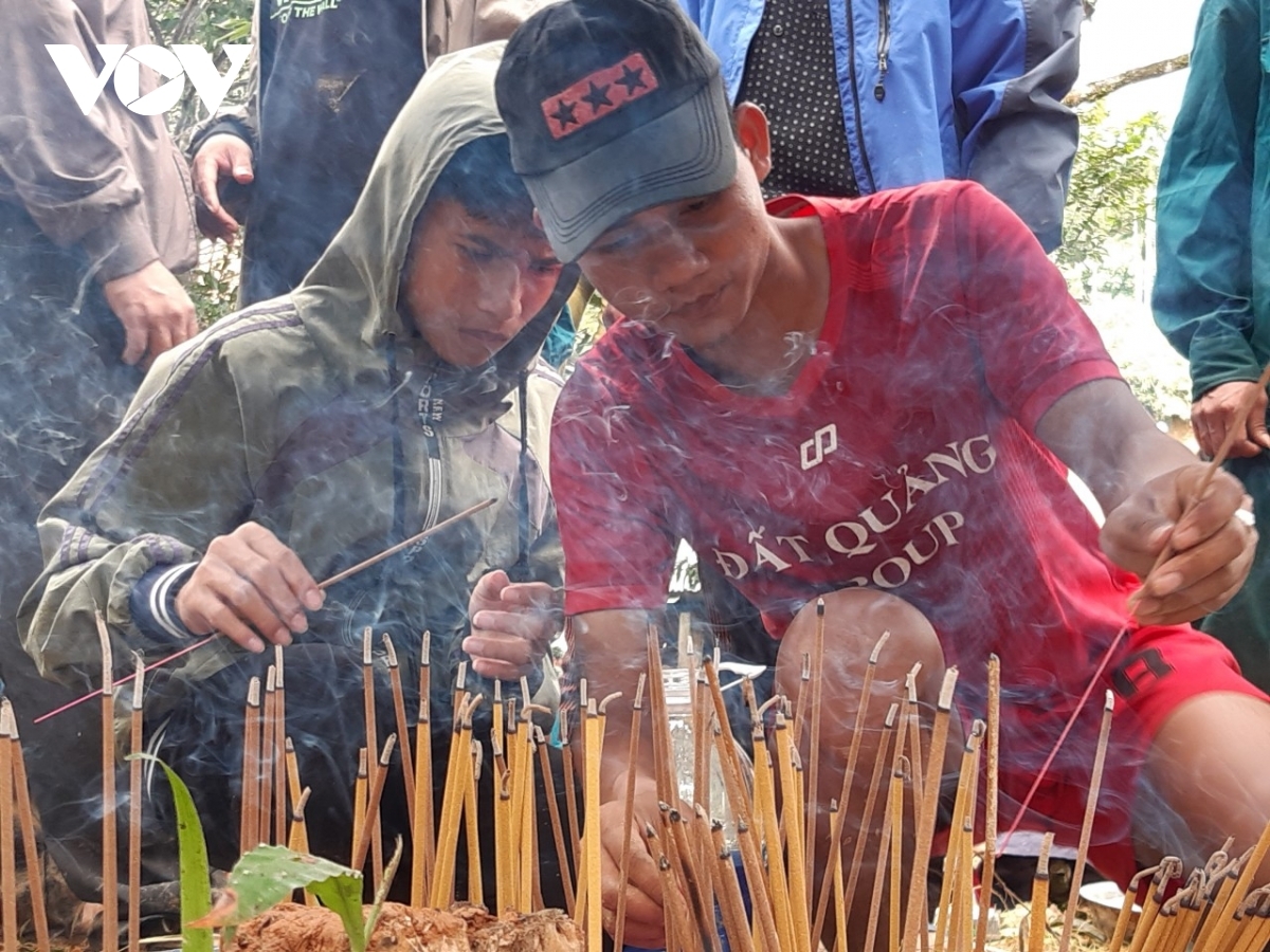 Những đứa trẻ mồ côi sau thảm họa Trà Leng