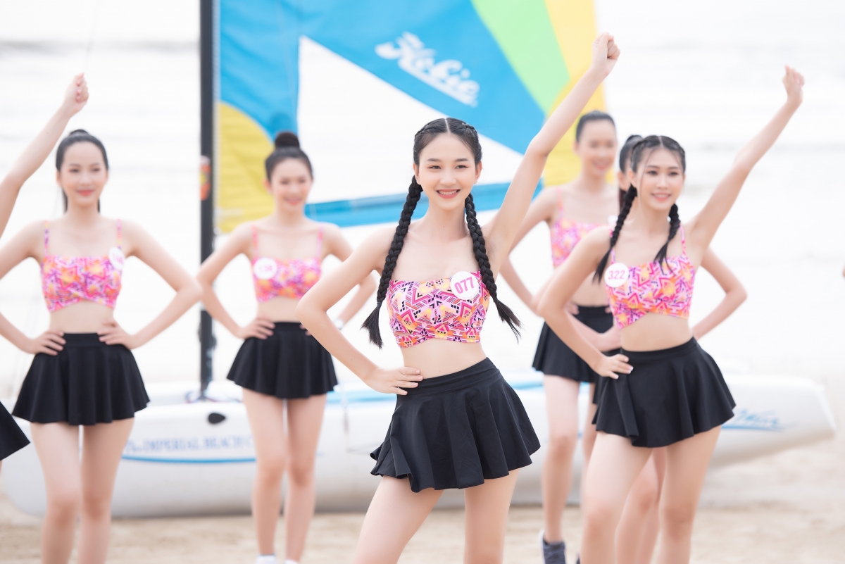 Vẻ tươi tắn rạng ngời cực chuẩn với tinh thần thể thao của phần thi