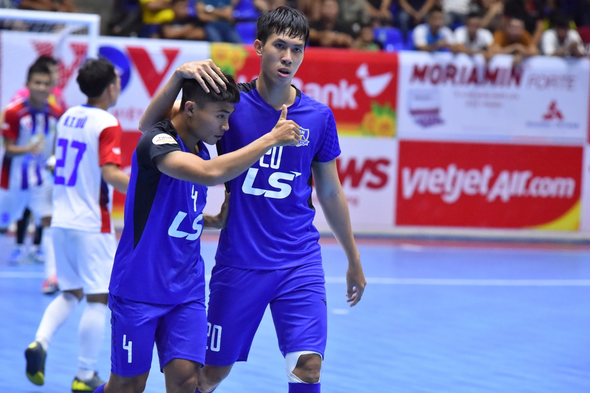 Xuân Du (4) và Thịnh Phát (20) cùng lập công cho TSN trong chiến thắng 4-1 trước K.SG