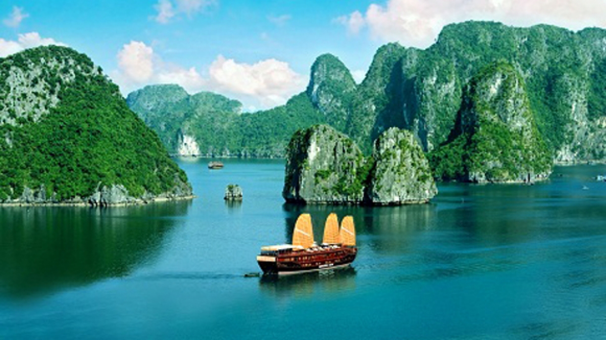 Vịnh Hạ Long - Di sản thu hút được nhiều du khách quốc tế