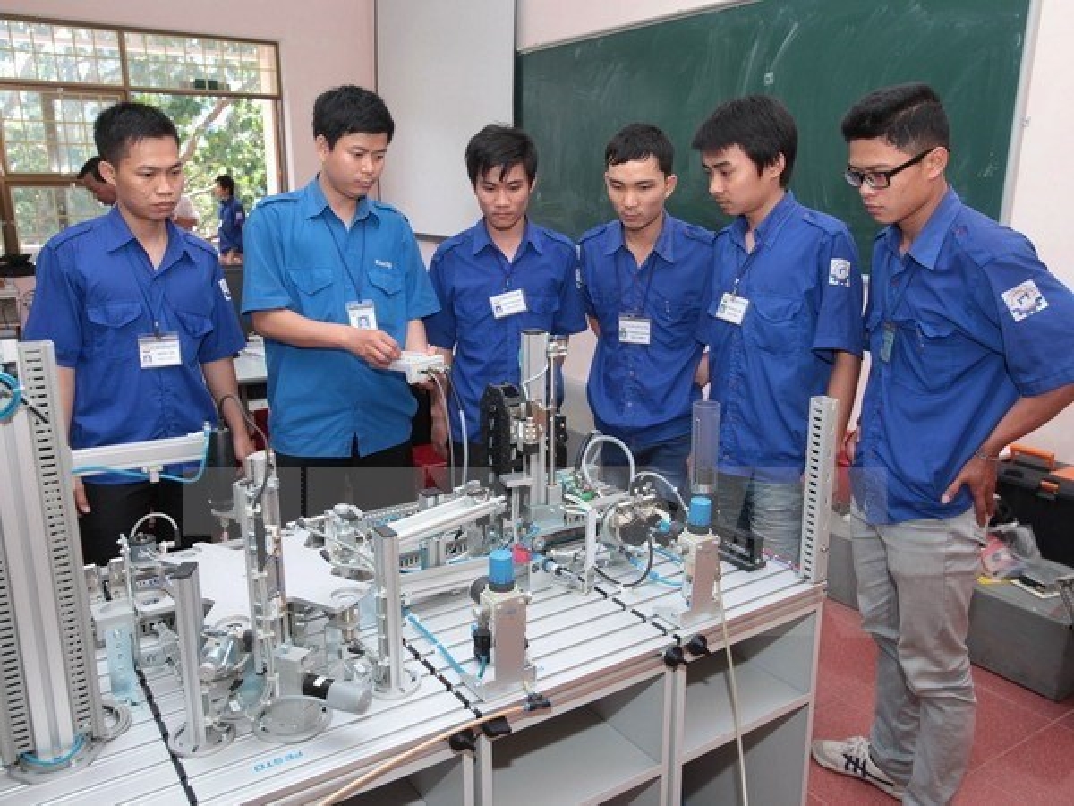 Giờ thực hành của học viên một trường nghề
