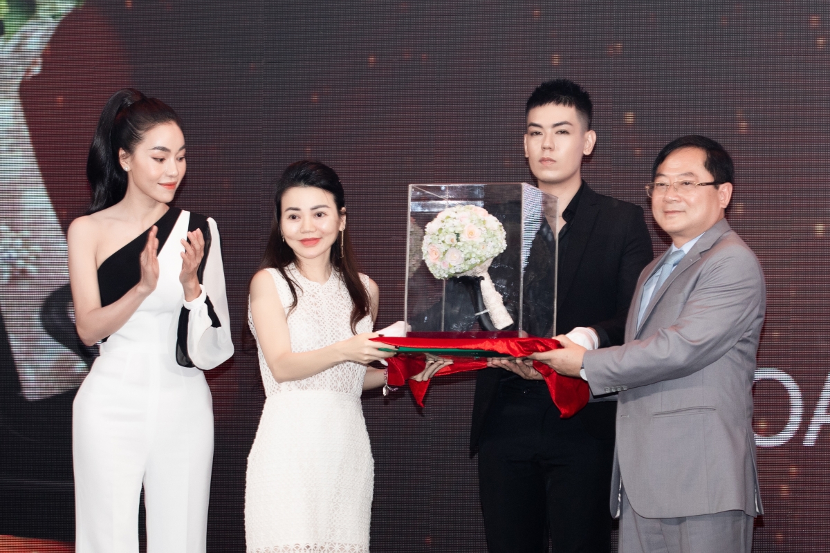 Hoa sứ đăng quang - đại diện cho nhan sắc và những giá trị bền bỉ của nhan sắc Việt trong thập kỷ qua