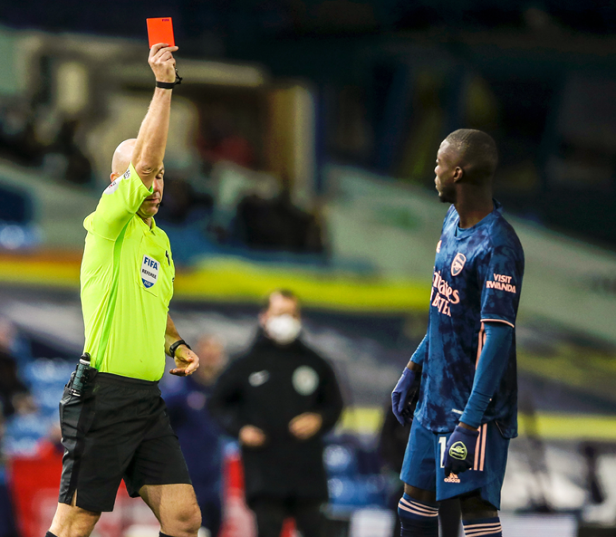 Nicolas Pepe khiến Arsenal phải chơi thiếu người từ phút 51
