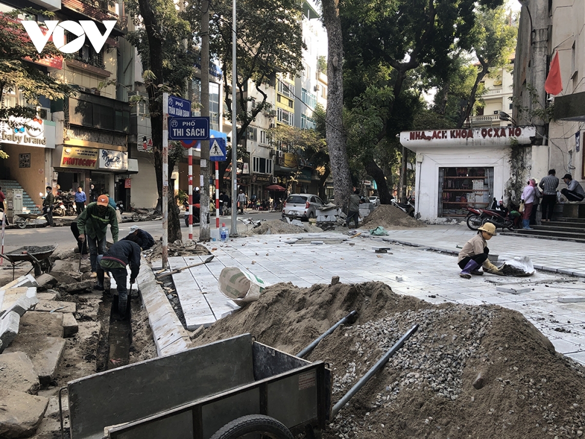 "Đại công trường" lát đá vỉa hè
