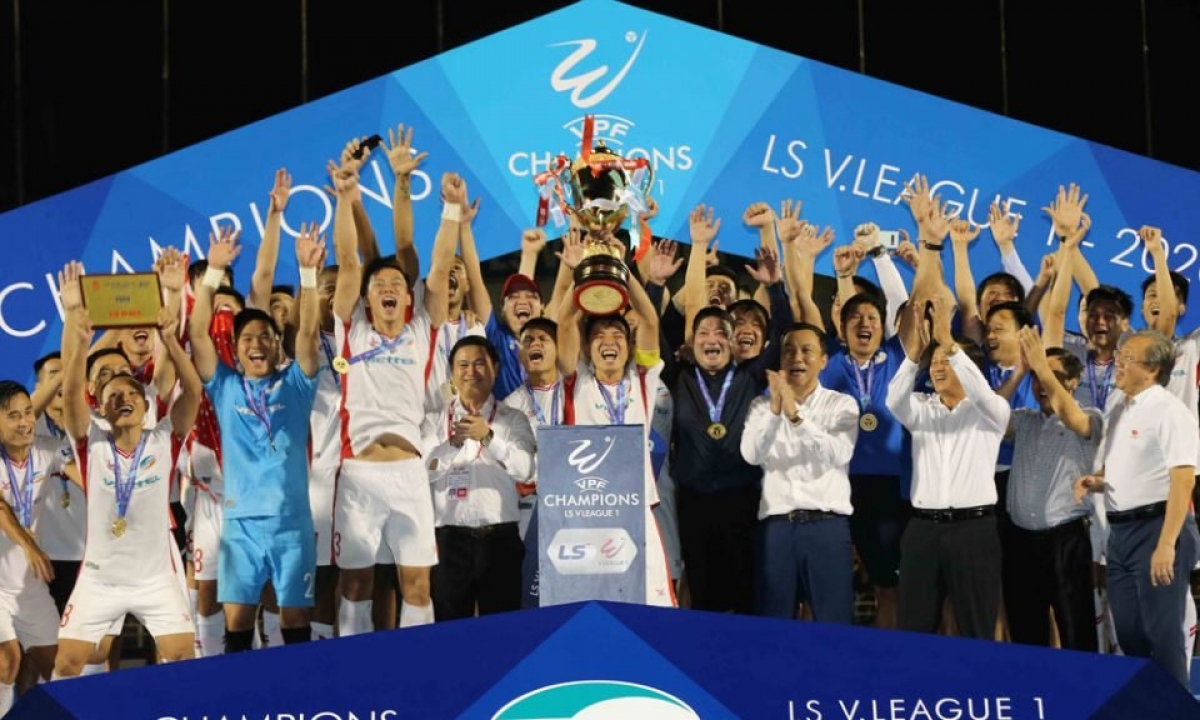 Viettel lần đầu tiên đăng quang ngôi vô địch giải bóng đá chuyên nghiệp Việt Nam