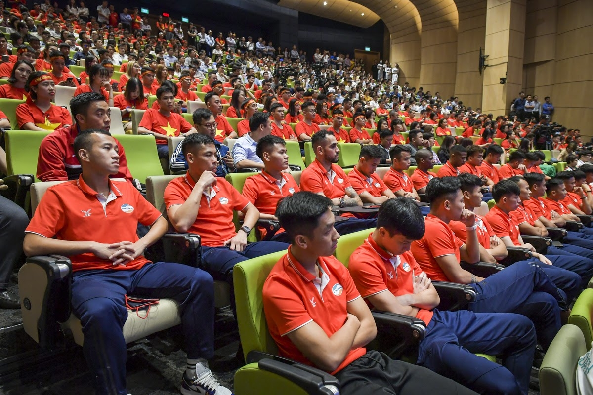 Tập đoàn Công nghiệp - Viễn thông quân đội (Viettel) tổ chức lễ vinh danh đội bóng Viettel FC vừa giành chức vô địch V.League 2020