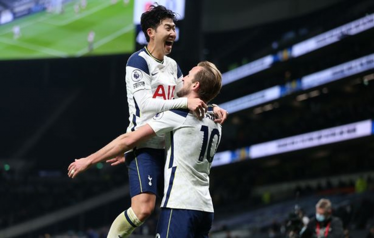 Harry Kane, Son Heung-min mừng bàn thắng thứ hai