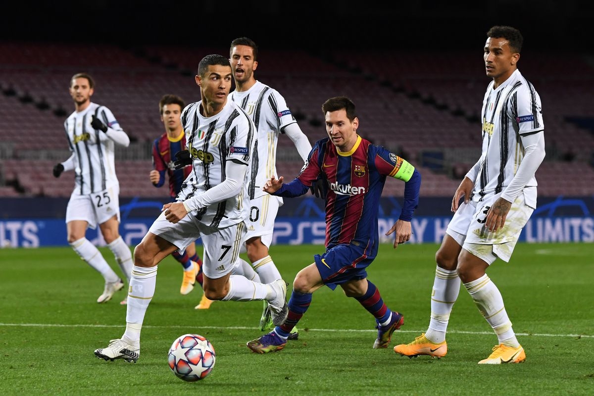 Ronaldo làm lu mờ Messi