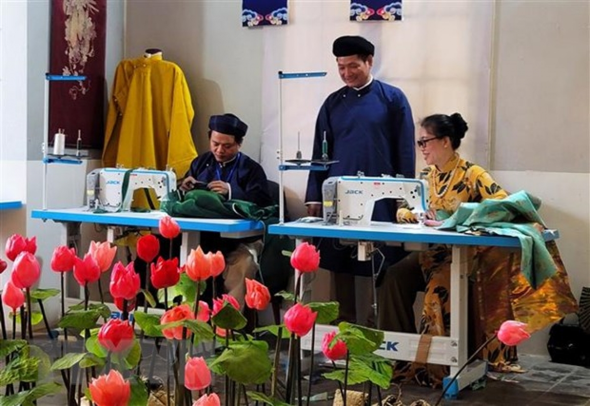 Không gian thao diễn áo dài Huế