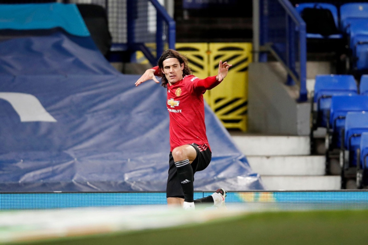Hình ảnh ăn mừng quen thuộc của Edinson Cavani