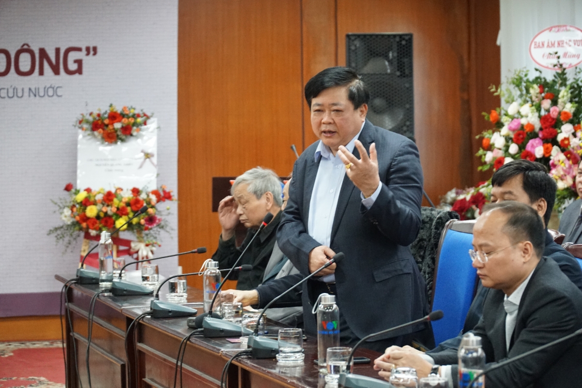 PGS.TS-Nhà văn Nguyễn Thế Kỷ - tác giả cuốn tiểu thuyết "Hừng Đông"