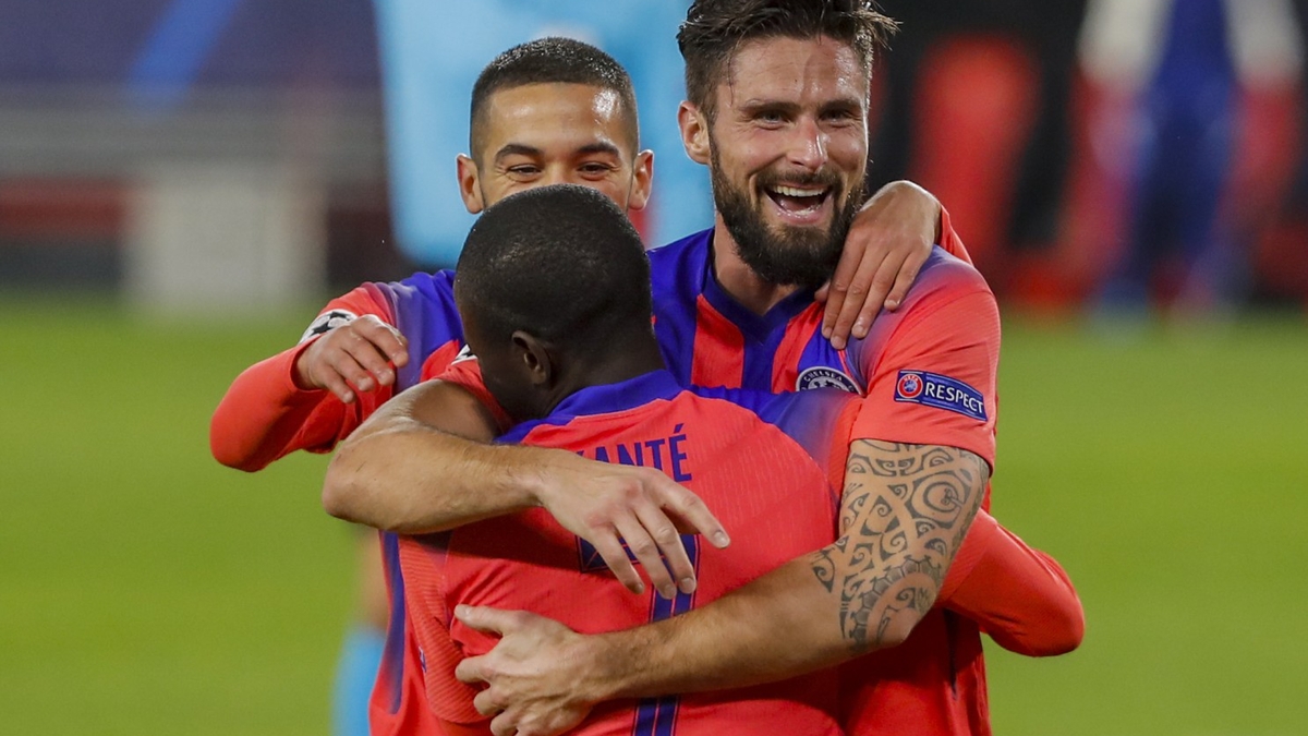 Olivier Giroud lập "cú poker" giúp Chelsea đứng đầu bảng E
