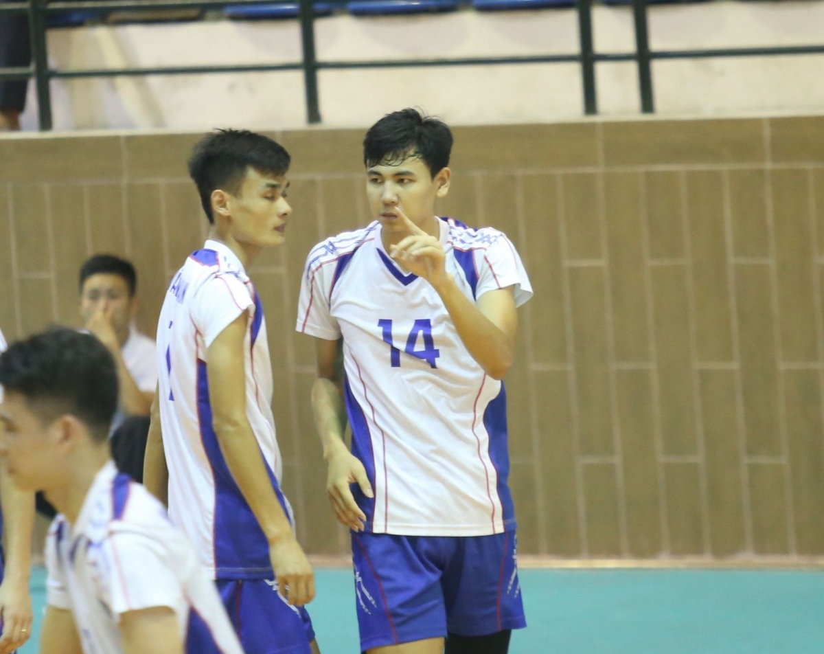 Nguyễn Ngọc Thuân (số 14) được coi là “viên ngọc thô” của bóng chuyền Việt Nam.