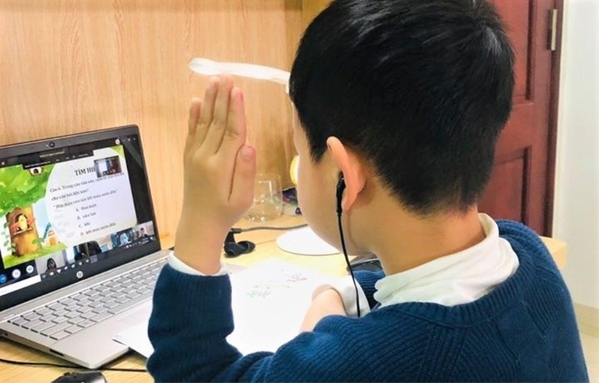 Sau Tết nguyên đán, học sinh nhiều tỉnh, thành phố chuyển sang trạng thái học trực tuyến phòng chống dịch Covid-19. (Ảnh Internet)