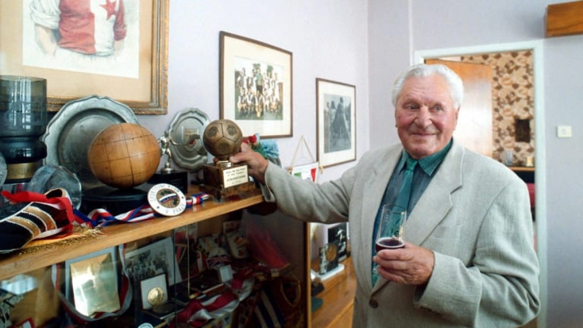 Huyền thoại bóng đá Josef Bican