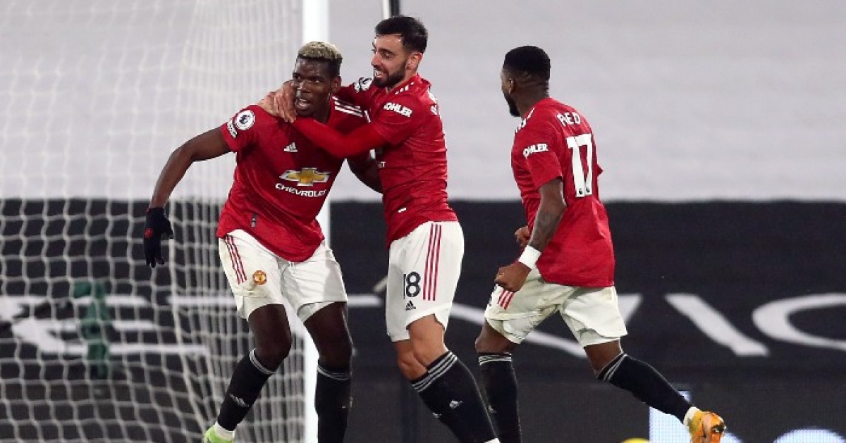 Các cầu thủ MU mừng bàn thắng của Paul Pogba