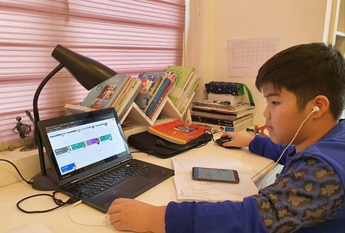 Ông Phạm Xuân Tiến, Phó Giám đốc Sở GD&ĐT TP. Hà Nội cho biết, thời gian học sinh nghỉ học phòng chống dịch, các trường sẽ triển khai học online như giai đoạn nghỉ dịch trước đây.