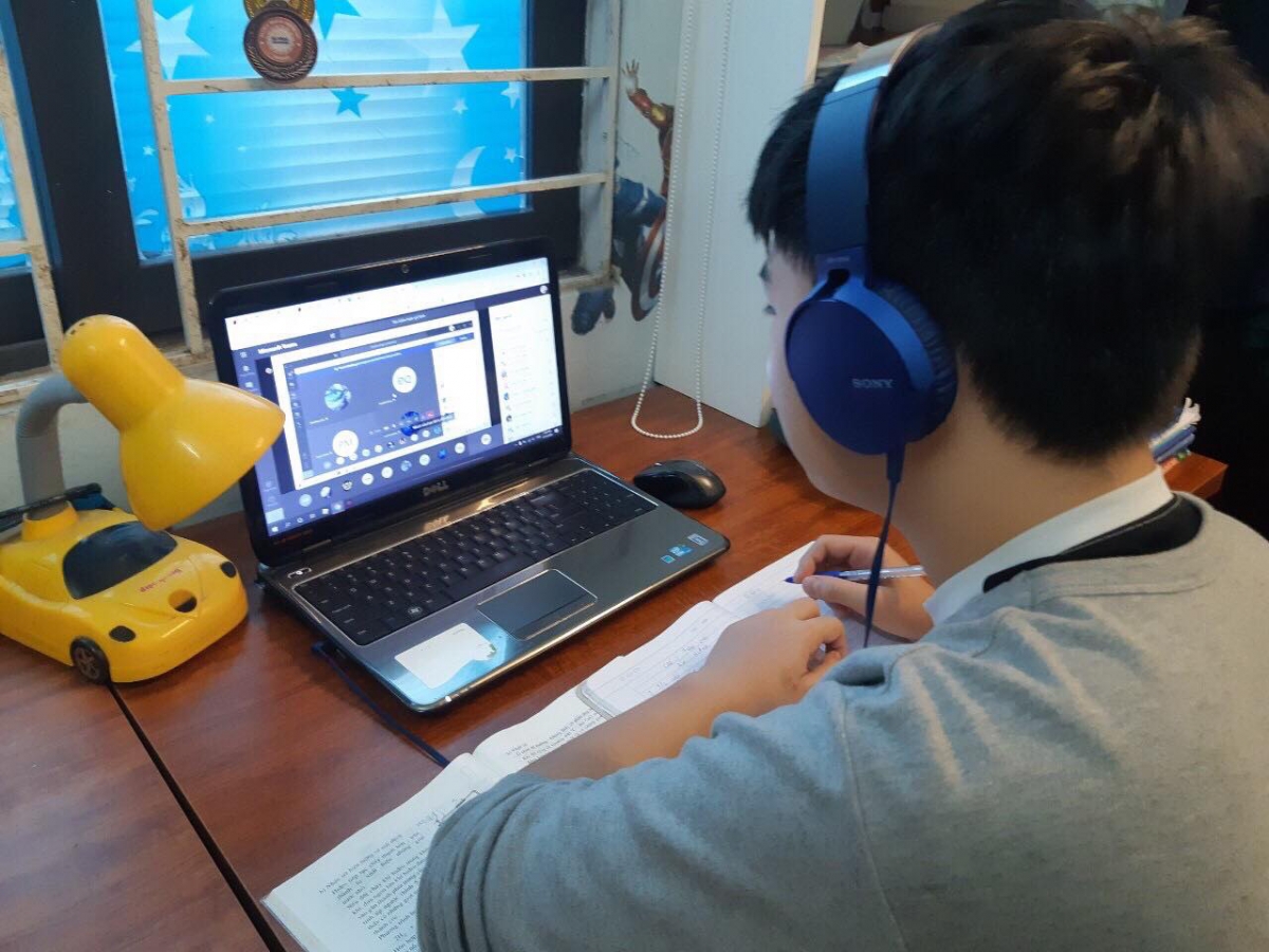 Sở GD&ĐT TP. Hà Nội yêu cầu trong thời gian học sinh nghỉ học phòng chống dịch Covid-19 các trường tiếp tục duy trì, tổ chức có chất lượng các hoạt động dạy và học tại trong nhà trường bằng hình thức học qua Internet.