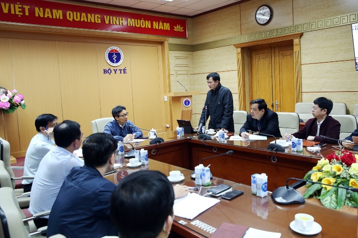 Phó Thủ tướng Vũ Đức Đam chỉ đạo tại cuộc họp báo ở Bộ Y tế
